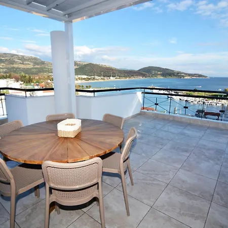 Thalassa Apartment *